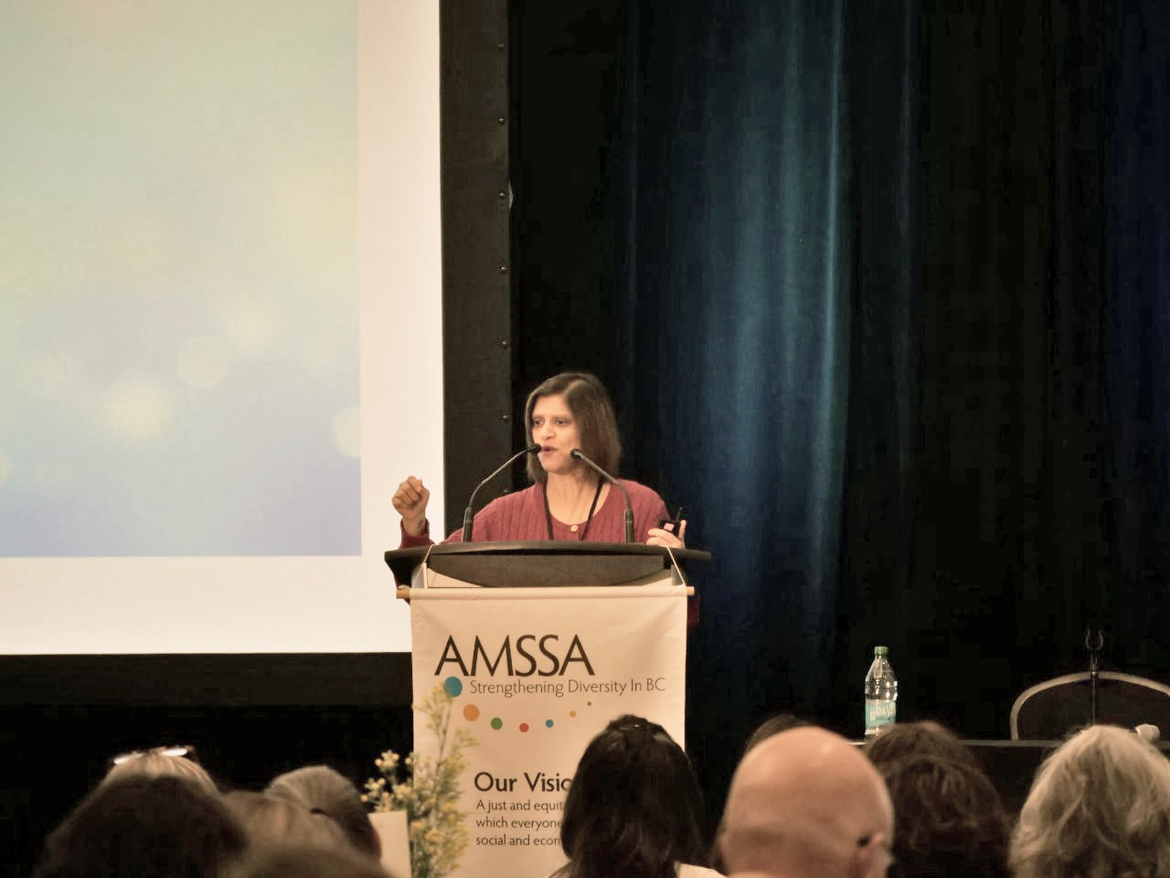 Jump and Fly, Women at a cliff arms stretched
